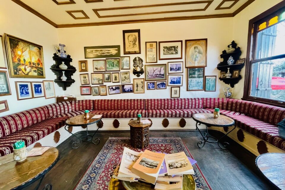 Le café Pierre Loti.