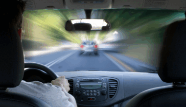 refus d’obtempérer, sens interdit, feux grillés… il manque de percuter un trottinettiste