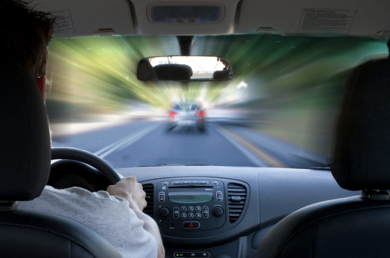 refus d’obtempérer, sens interdit, feux grillés… il manque de percuter un trottinettiste