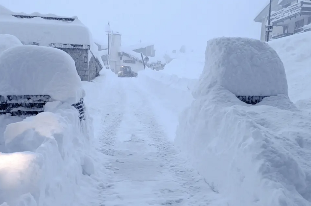 des quantités dantesques tombent, des communes ensevelies