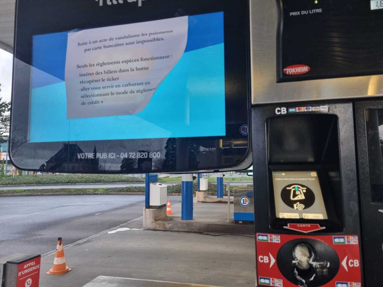 La station essence du centre E. Leclerc vandalisée par « quatre personnes cagoulées », à Agneaux