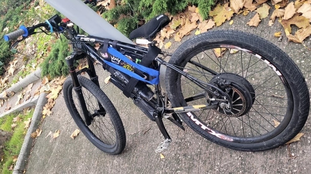 Un livreur "Ubershit" interpellé après un refus d'obtempérer à vélo à Marseille, le compteur du VTT bloqué à 138km/h