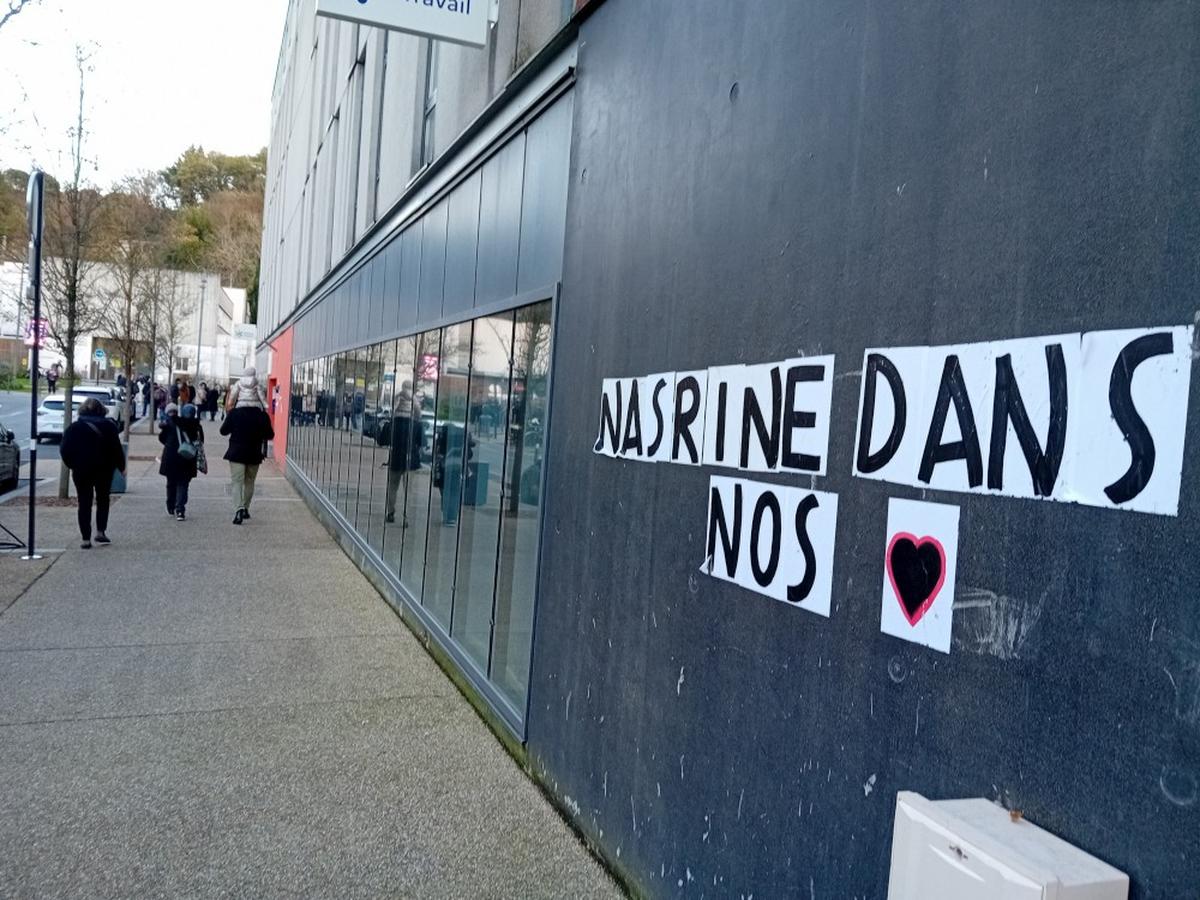 Le collage sur le pôle administratif municipal de Cenon, présent depuis près d’un an.