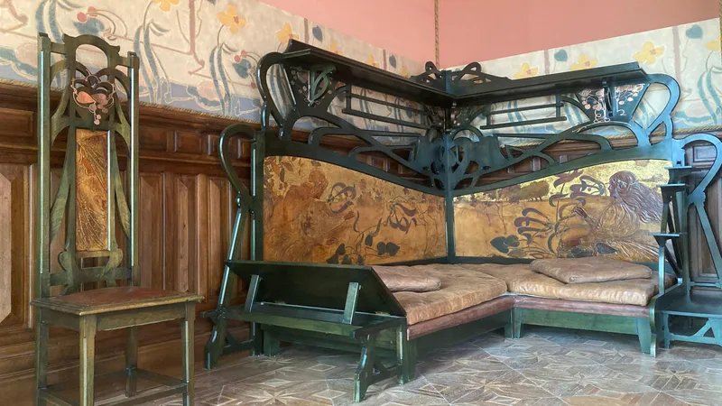 Le mobilier et les pièces d'art dans la villa Laurens, des pièces uniques de l'Art nouveau