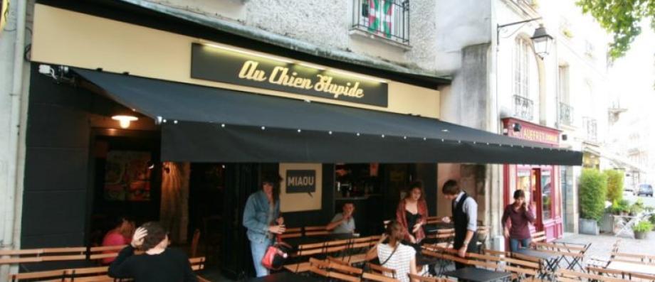 Nantes: Des policiers tombent dans un piège après avoir été attiré dans une rue par des feux d'artifices et leur voiture est attaquée par des individus masqués