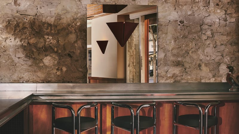 Chez Dévo, ambiance cosy pour siroter notamment des vins nature et partager des assiettes.