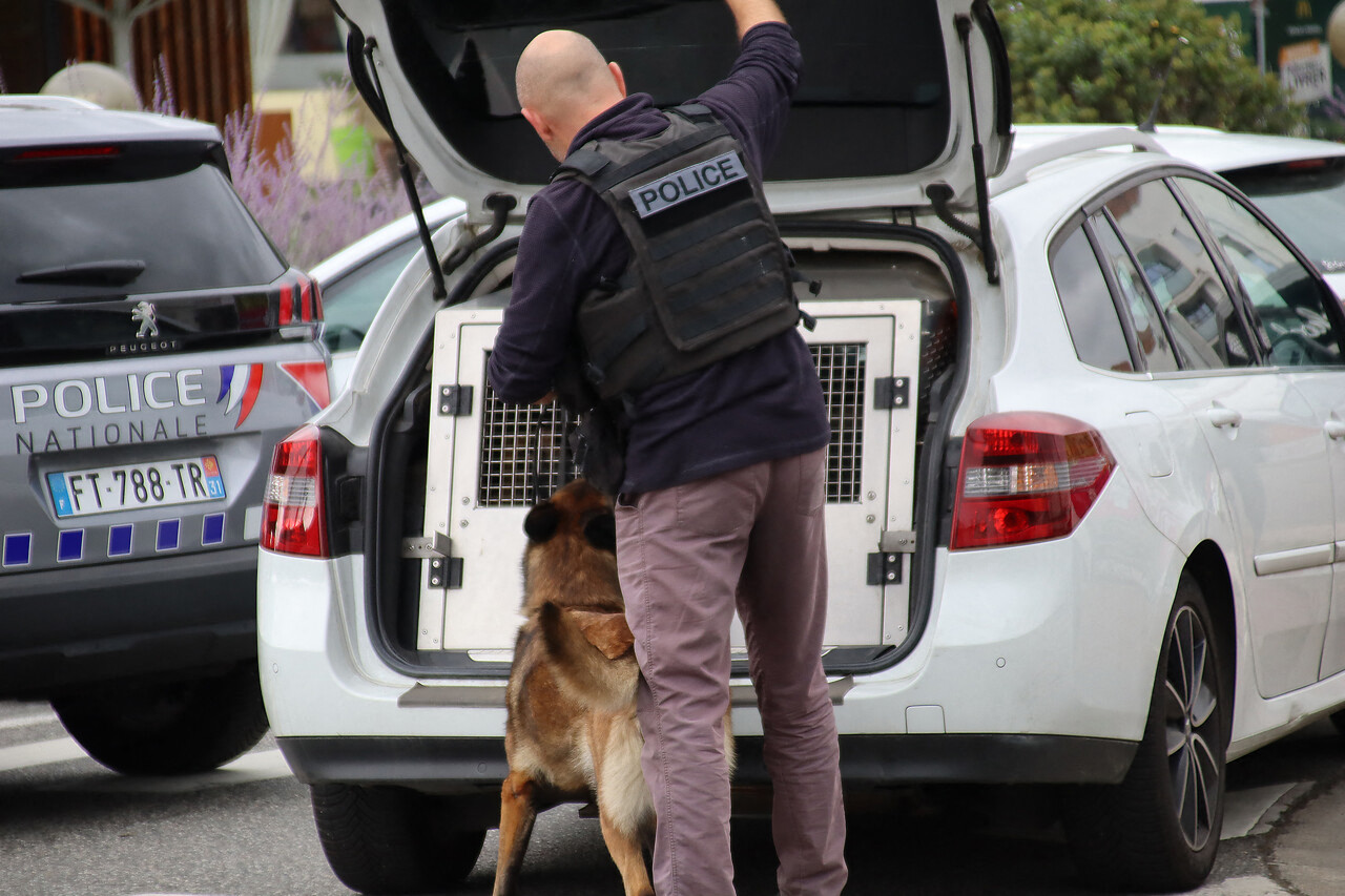 Toulouse. Soupçonné de tremper dans le trafic de drogue, il se planque dans un placard pour éviter la police