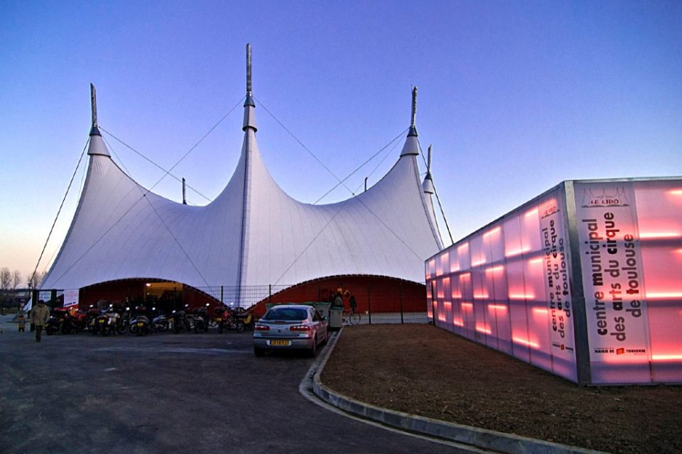 Le large chapiteau du Lido s’apprête à accueillir tous les amoureux du cirque. © DR