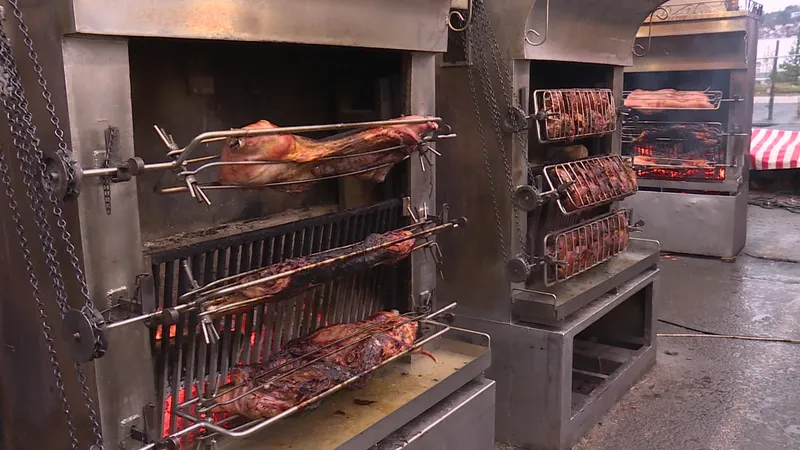 Le cochon grillé, l'une des spécialités de la Foire Saint-Romain