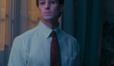 De qui est inspiré Jean-Loup (Adrien Dantou), le chaperon des 2Be3 amoureux de Filip Nikolic ? La créatrice nous répond !