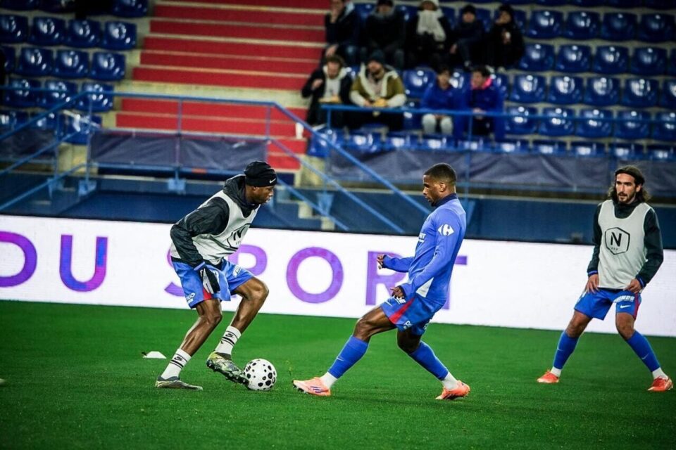 Souleymane Sagnan à l'échauffement.