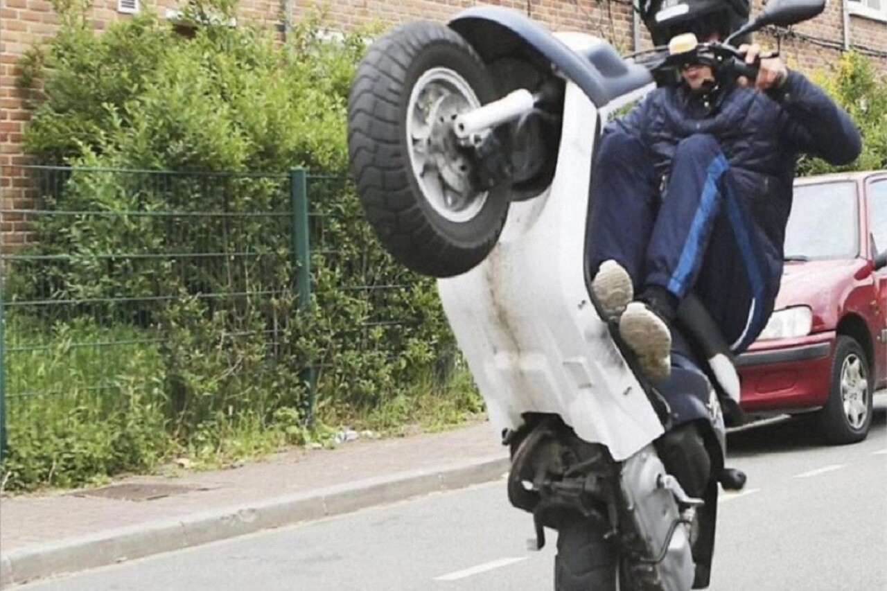 Près de Grenoble. Un rodéo urbain à moto en pleine journée dégénère dans cette commune