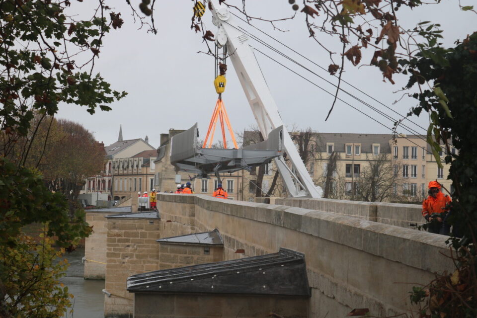 Pose passerelle Vieux Pont Mantes-la-Jolie Limay