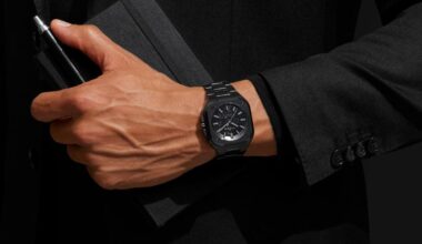 Les montres noires sortent de l’ombre