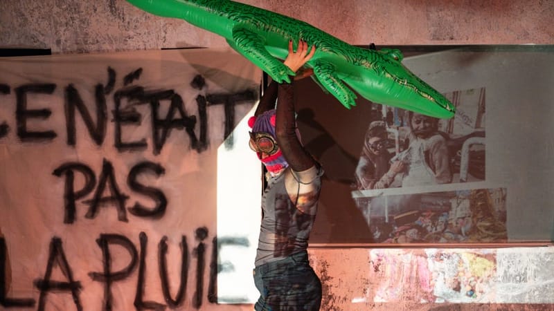 Dans "65 rue d'Aubagne", le crocodile représente les profiteurs du mal-logement.