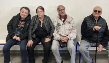 des élèves et des seniors créent une bande dessinée à partir de leurs histoires d'enfance