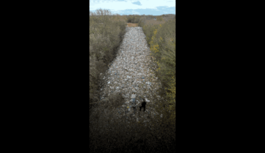 Au Royaume-Uni, des centaines de tonnes de déchets en pleine nature font craindre "une catastrophe écologique"