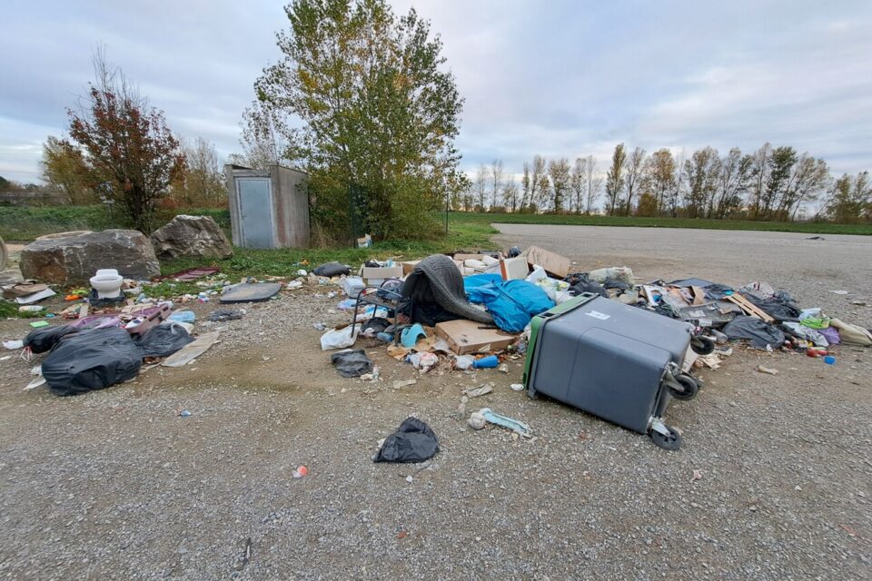 Sur place restent encore les stigmates de l'occupation illégale par les gens du voyage il y a plus d'un an.