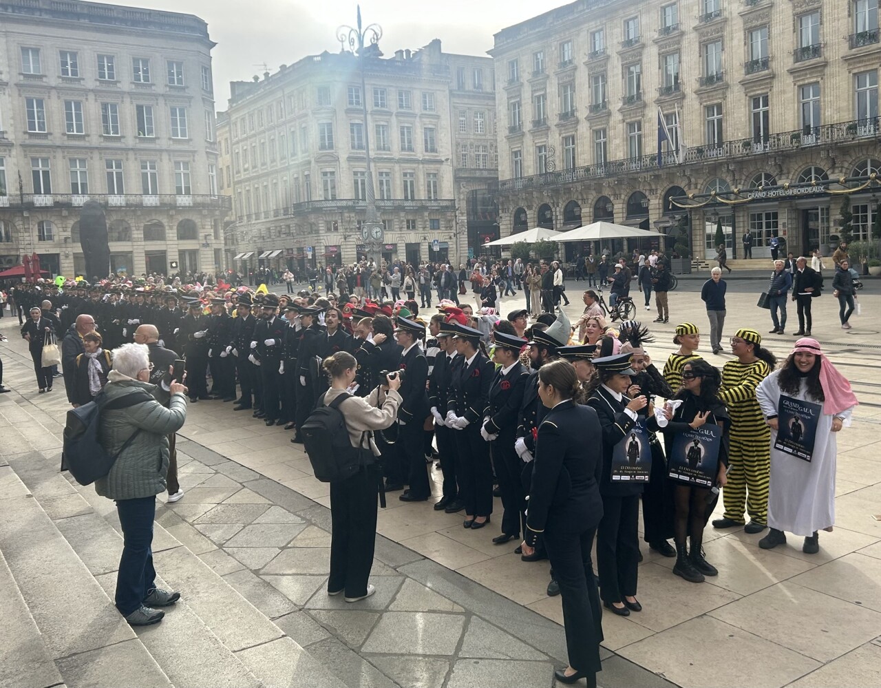 VIDÉO. Quel est ce défilé d’étudiants qui a intrigué les passants à Bordeaux ?