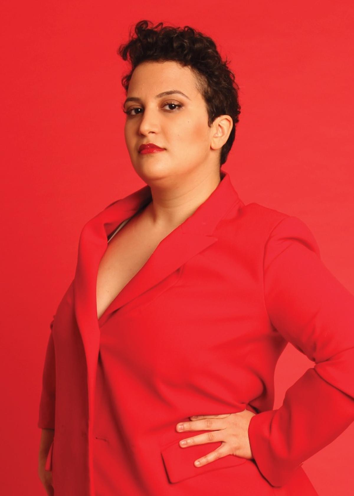 Dena sera la Madame Loyal de la soirée.