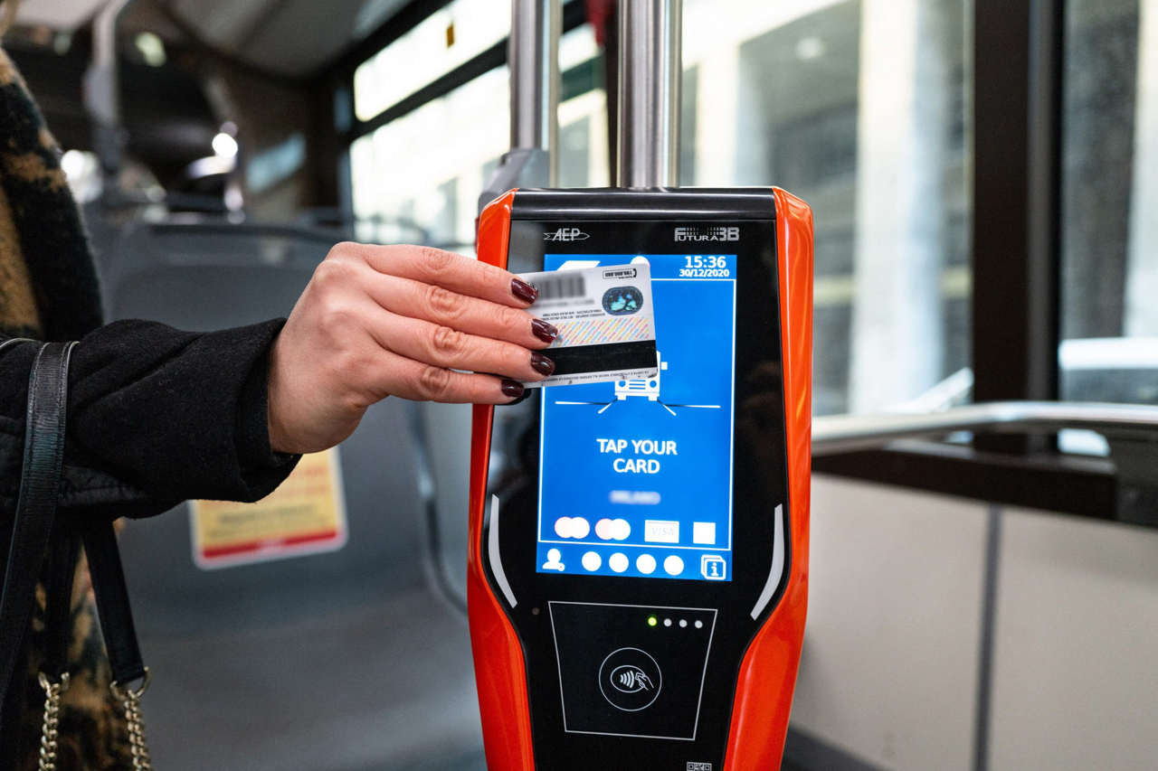 RATP, Keolis... dans les bus franciliens, ce boîtier de paiement par carte bancaire va vous faciliter la vie