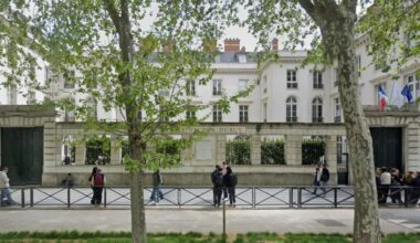 une adolescente meurt électrocutée en utilisant son téléphone dans son bain