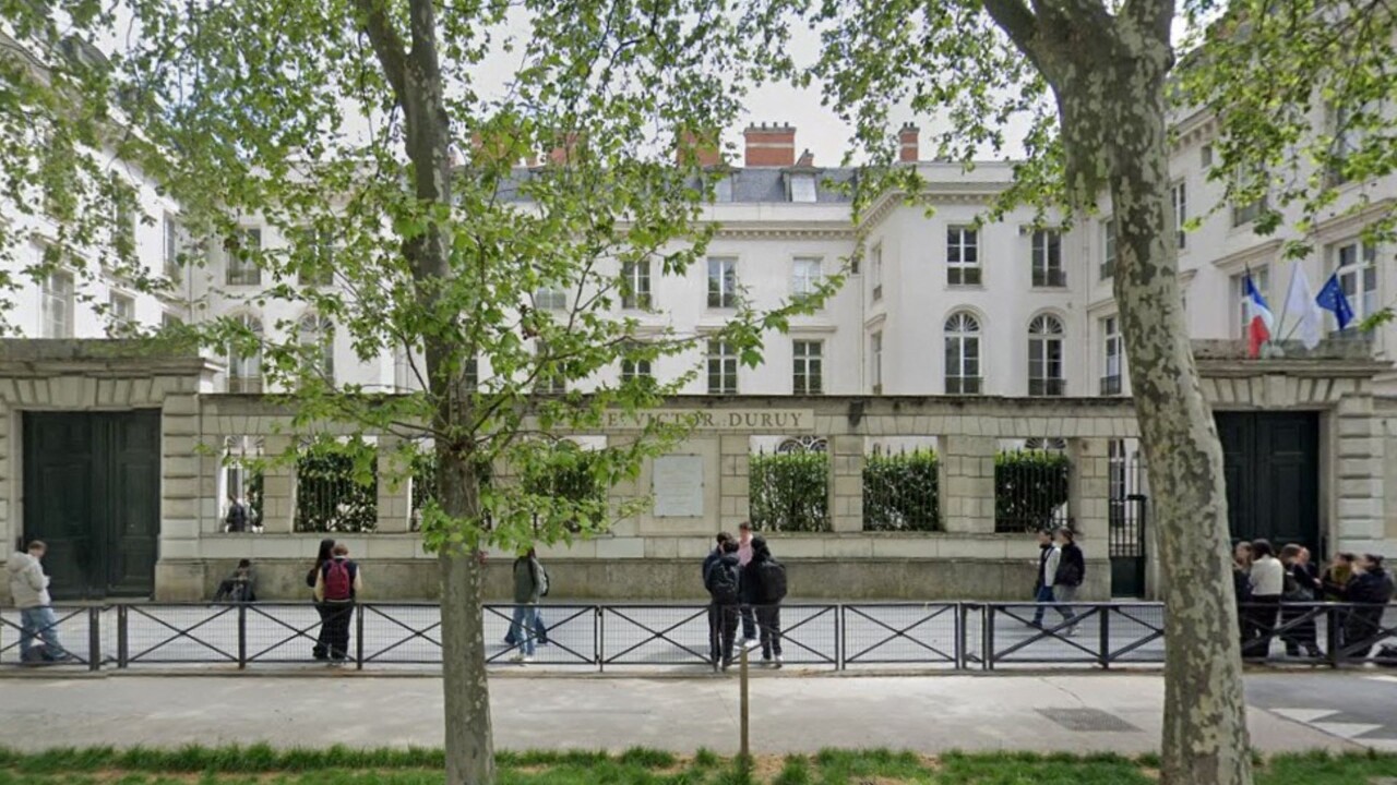 une adolescente meurt électrocutée en utilisant son téléphone dans son bain