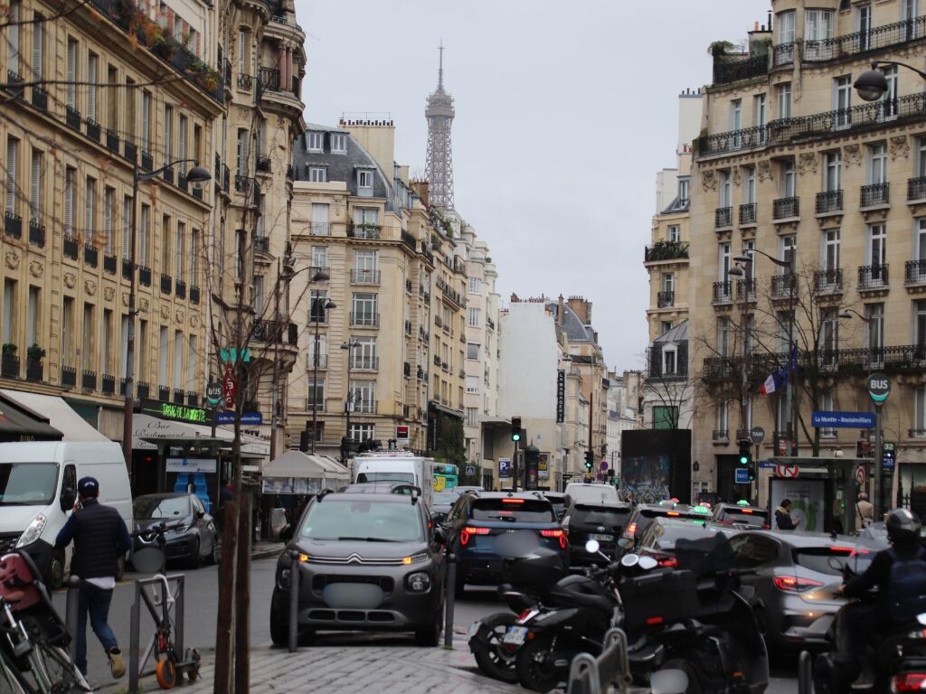 Pluie et embouteillages exceptionnels sur les routes de Paris et d'Île-de-France, près de 400 km de bouchons