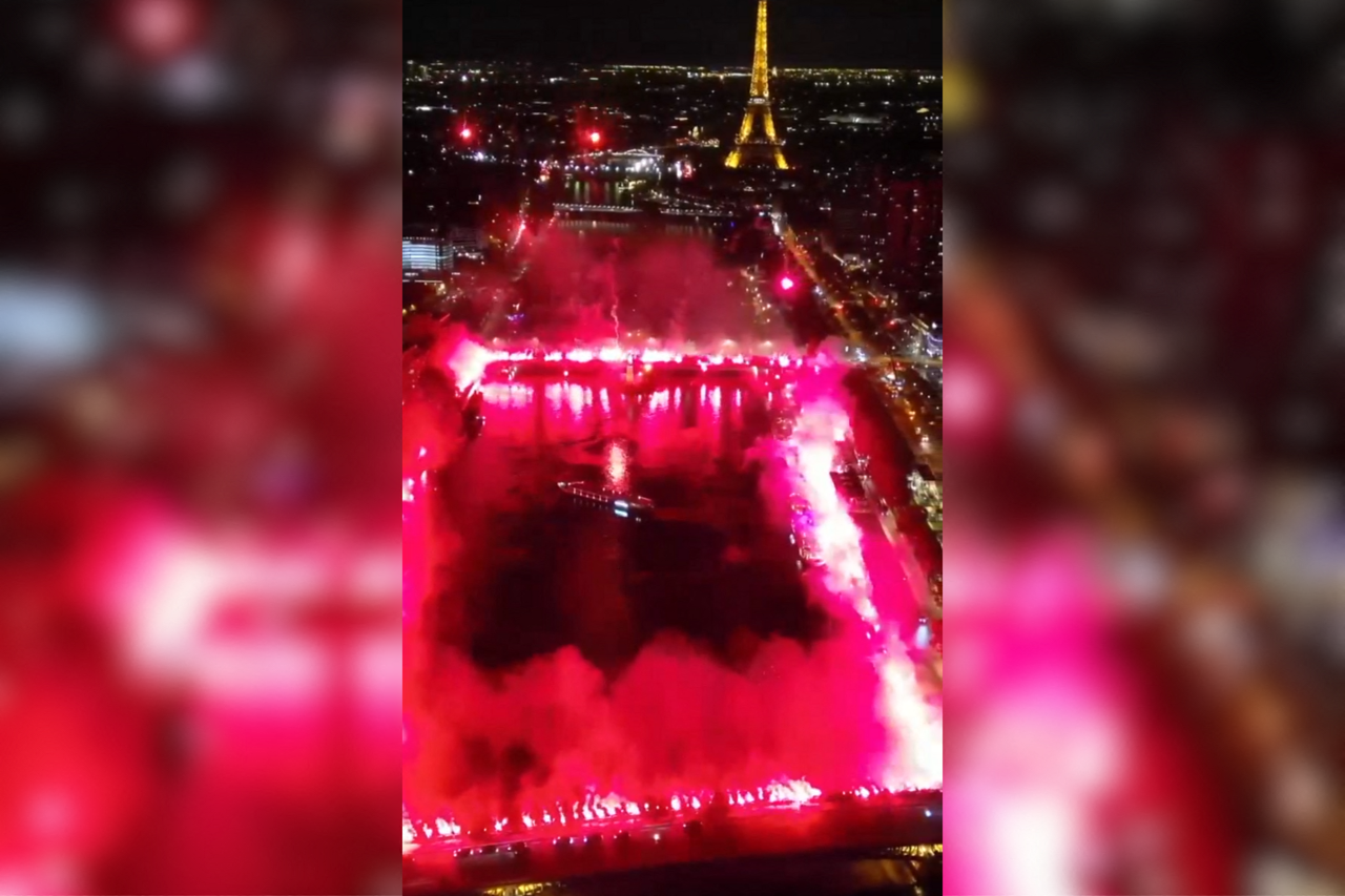 c'était quoi ce feu d'artifice spectaculaire tiré cette nuit à deux pas de la Tour Eiffel ?