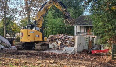 La destruction de ces chalets au bord d'un canal de Toulouse augure de grandes transformations