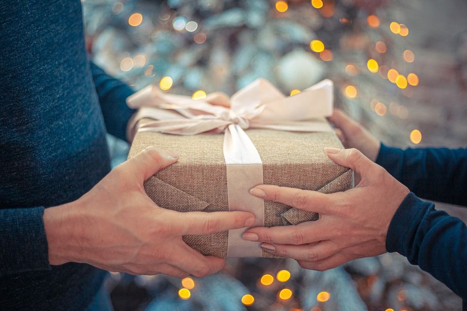 Noël : les Franciliens n'hésitent pas à demander des idées de cadeaux à l'I.A.