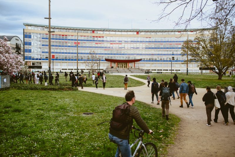 manifestation retraite démocratie université étudiant