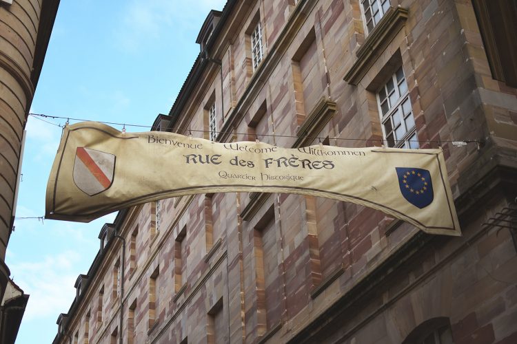 rue des frères enseigne