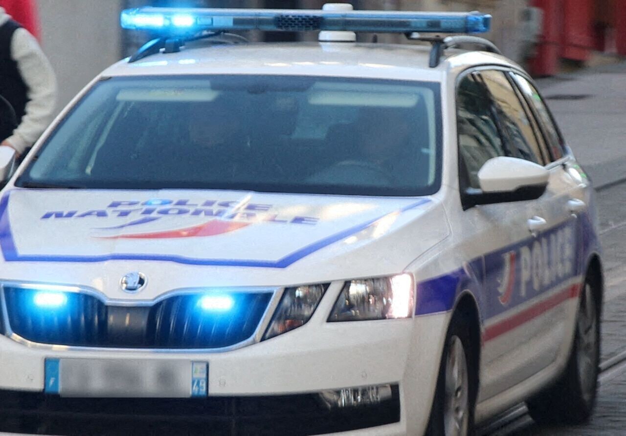 Après une course-poursuite avec la police en plein centre de Paris, la fouille de sa voiture aggrave son cas