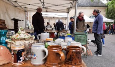 un vide-greniers organisé par une association ce samedi