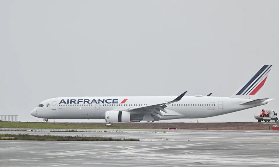 Un Airbus d’Air France arrivant à l’aéroport Paris-Charles de Gaulle, le 26 novembre 2025. (photo d’illustration)