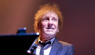 Contrairement à 91% des Français, Alain Souchon continue de se priver d'un objet pourtant très très pratique