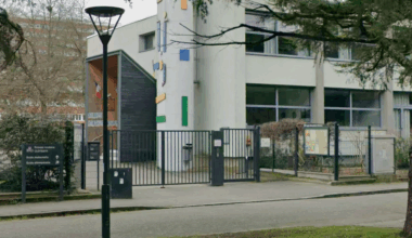 un directeur d'école menacé de mort par une famille qui refuse un enseignant homme pour leur fille