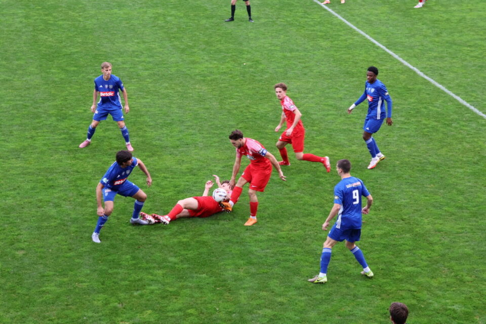 Les Bleus de Bastia ont tué le début de match en ouvrant le score dès la 11' face aux Rouges de Château-Malo.