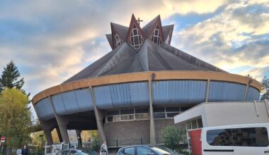 Grenoble. Cette église à l'architecture insolite est en danger : "Ce chantier est urgent"