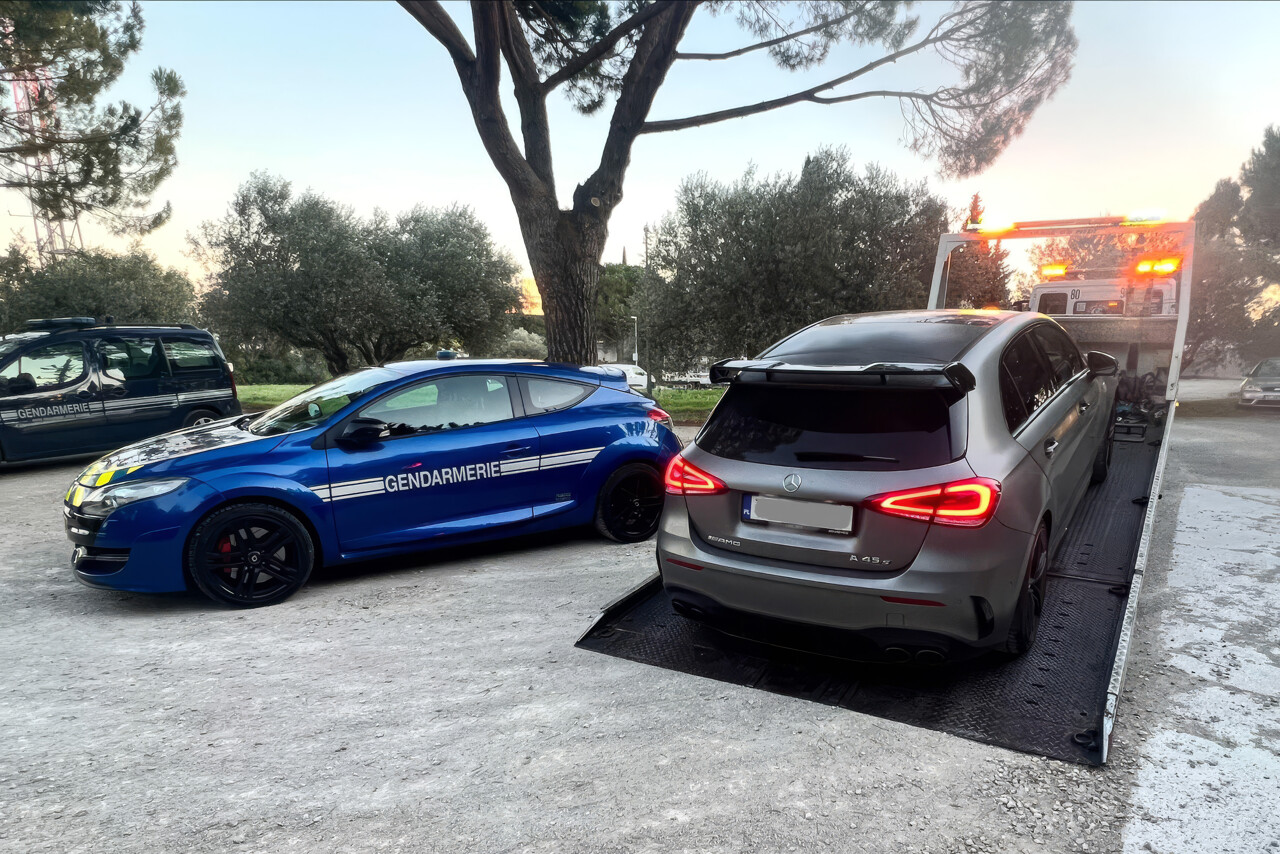 Près de Marseille. Le jeune permis explose le radar des gendarmes avec sa puissante Mercedes