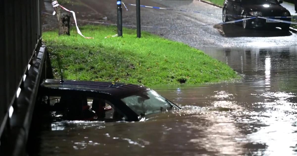 Rues inondées, 4x4 englouti par les eaux... La tempête Claudia frappe le Royaume-Uni