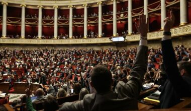 à l’Assemblée, les débats s’interrompent sans vote, malgré la suspension de la réforme des retraites