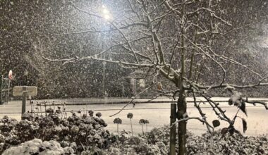 EN IMAGES. Après le coucher du soleil, la neige ensevelit le Sud du Calvados