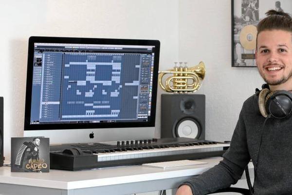 Erick Ness, de Villeneuve-Loubet, a composé la bande-son du celèbre titre Un homme debout, de Claudio Capéo, l'ex candidat de la saison 5 de l'émission The Voice.  Erick Ness, de Villeneuve-Loubet, a composé la bande-son du celèbre titre Un homme debout, de Claudio Capéo, l'ex candidat de la saison 5 de l'émission The Voice.  