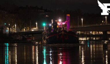 Roulement des tonneaux de vin, défilé des flambeaux, dégustation... À Lyon, le beaujolais nouveau fait son retour en fanfare