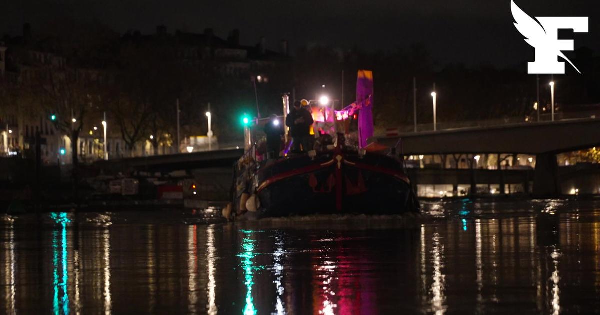 Roulement des tonneaux de vin, défilé des flambeaux, dégustation... À Lyon, le beaujolais nouveau fait son retour en fanfare