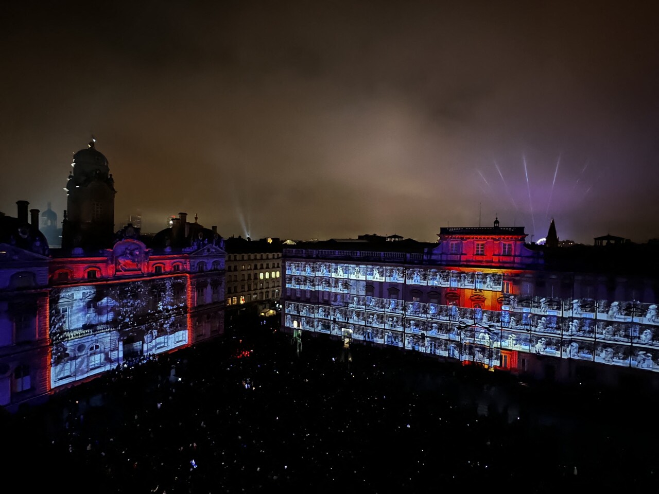 Fête des Lumières à Lyon. L'ancien patron du tourisme sort du silence et regrette un "aveu d'échec"