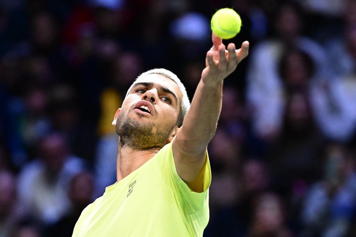 Accroché dans le premier set, Carlos Alcaraz domine Alex de Minaur pour ses débuts aux Finales ATP à Turin