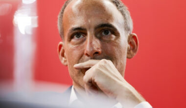 Glucksmann en déplacement à Grenoble après avoir provoqué le doute dans son camp - 21/11/2025 à 07:35